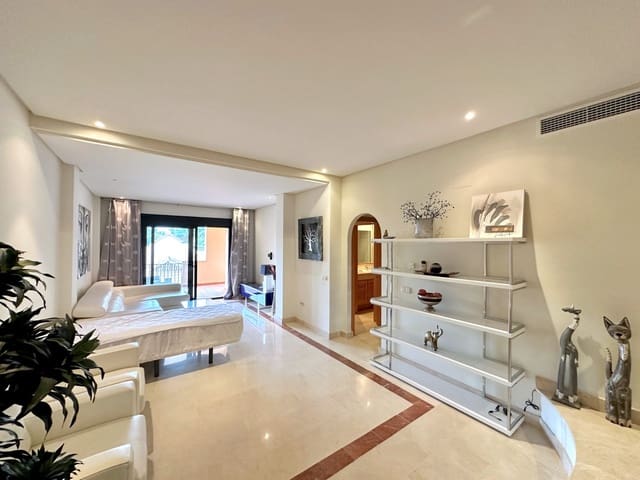 2 soveværelse Lejlighed til salg i Puerto Banus, Marbella med swimmingpool - € 760.000 (Ref: 9783288)