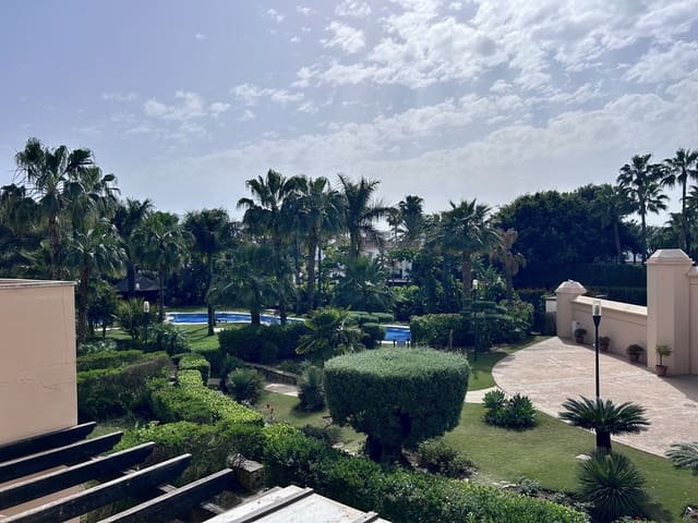 2 soveværelse Lejlighed til salg i Puerto Banus, Marbella med swimmingpool - € 760.000 (Ref: 9783288)