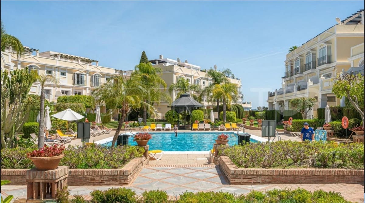 4 makuuhuone Huoneisto myytävänä paikassa Nueva Andalucia mukana uima-altaan - 925 000 € (Ref: 9783289)