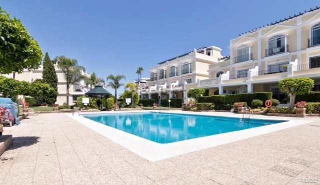 4 makuuhuone Huoneisto myytävänä paikassa Puerto Banus, Marbella mukana uima-altaan - 925 000 € (Ref: 9783289)