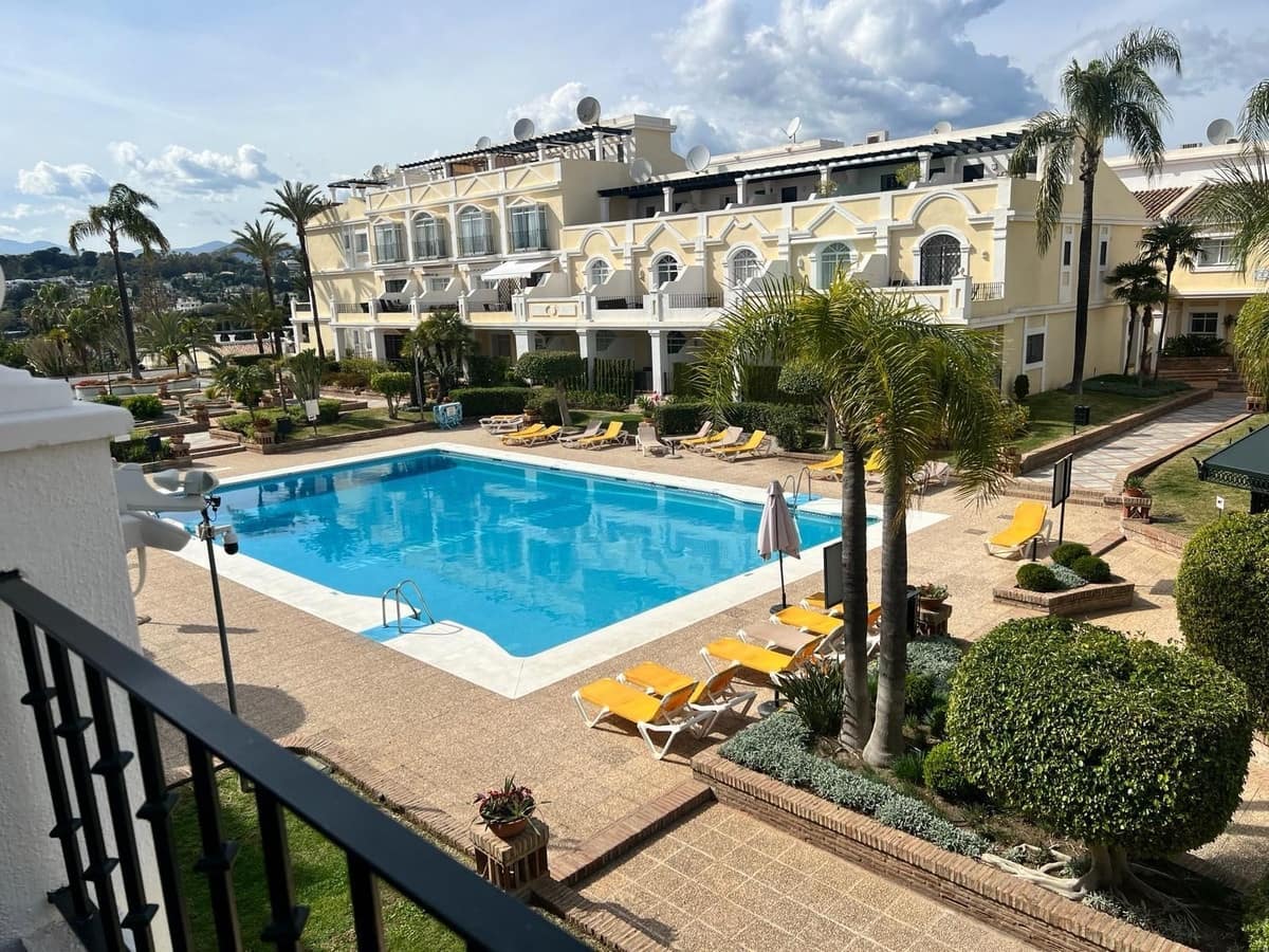 4 makuuhuone Huoneisto myytävänä paikassa Nueva Andalucia mukana uima-altaan - 925 000 € (Ref: 9783289)