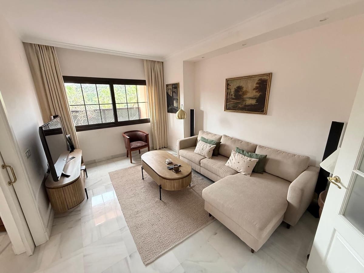 Apartamento de 4 habitaciones en Estepona en venta con piscina - 893.000 € (Ref: 9783291)