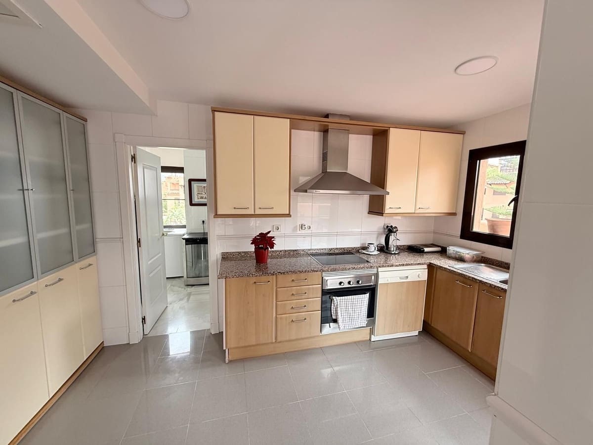 Apartamento de 4 habitaciones en Estepona en venta con piscina - 893.000 € (Ref: 9783291)