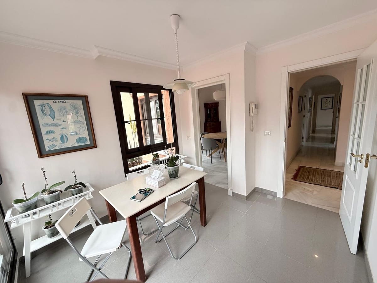 Apartamento de 4 habitaciones en Estepona en venta con piscina - 893.000 € (Ref: 9783291)