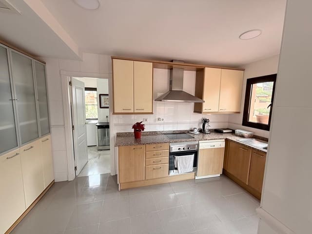 Apartamento de 4 habitaciones en Parque Central, Estepona en venta con piscina - 893.000 € (Ref: 9783291)