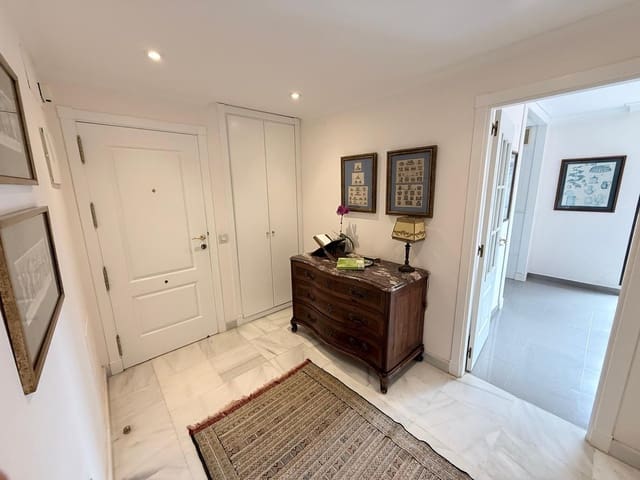 Apartamento de 4 habitaciones en Parque Central, Estepona en venta con piscina - 893.000 € (Ref: 9783291)