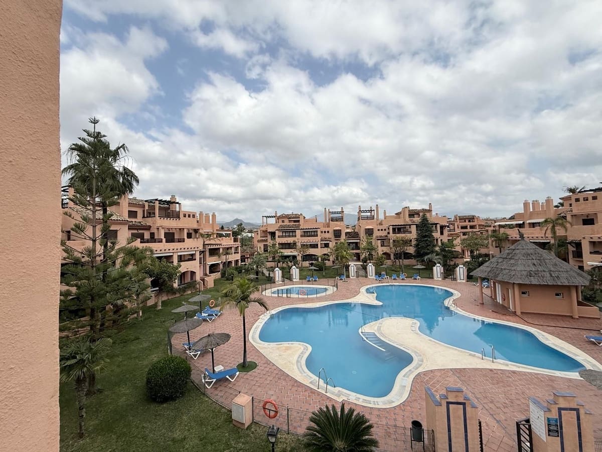Apartamento de 4 habitaciones en Estepona en venta con piscina - 893.000 € (Ref: 9783291)