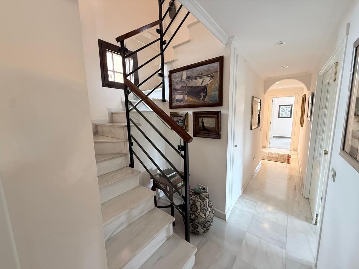 Apartamento de 4 habitaciones en Estepona en venta con piscina - 893.000 € (Ref: 9783291)