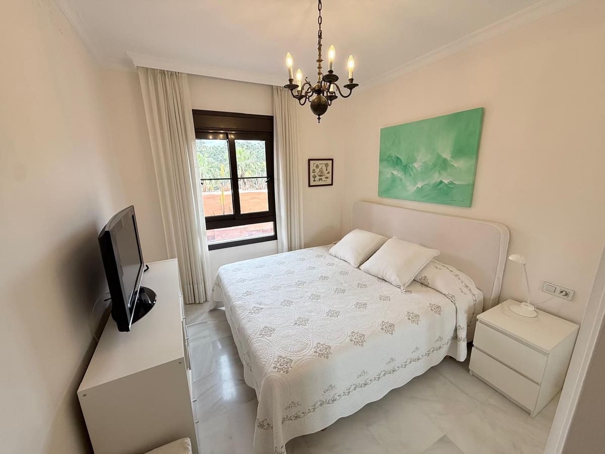 Apartamento de 4 habitaciones en Estepona en venta con piscina - 893.000 € (Ref: 9783291)