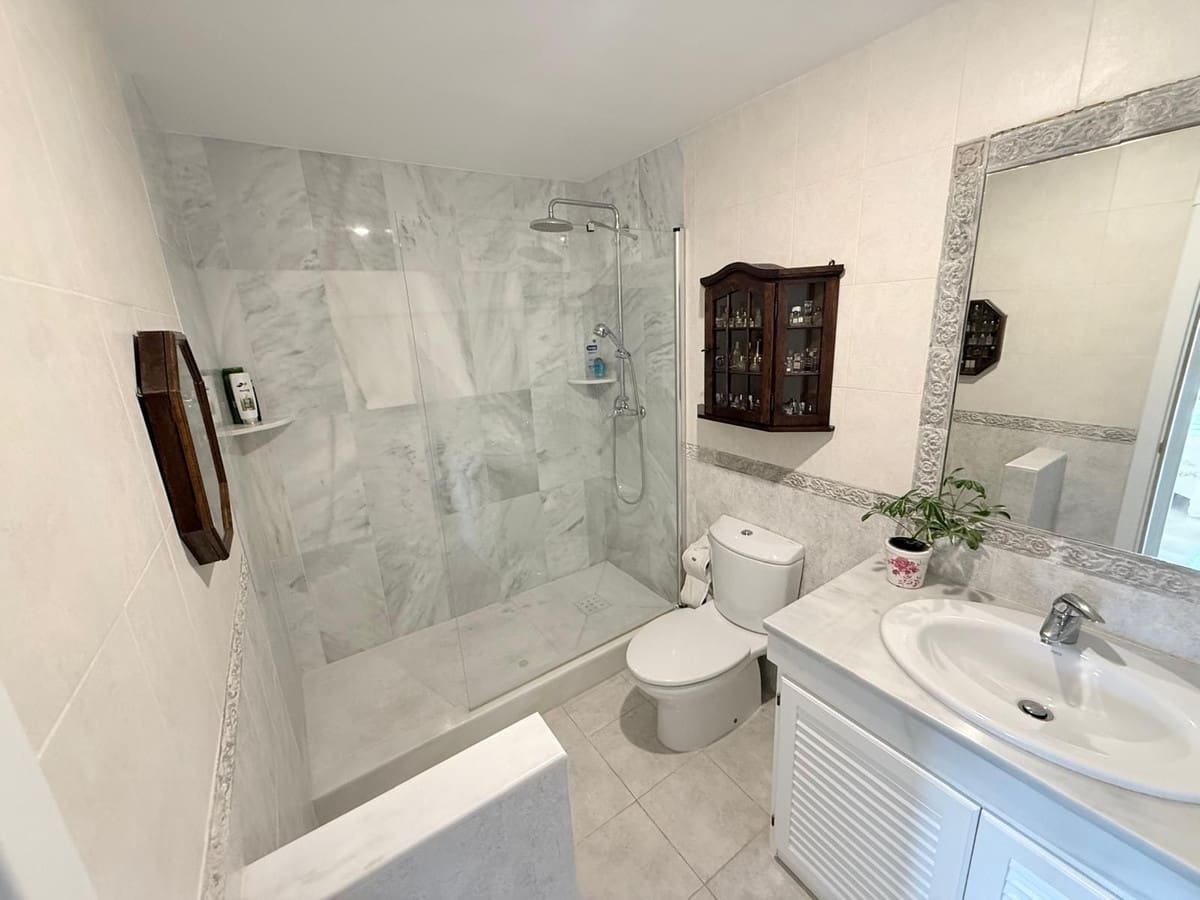 Apartamento de 4 habitaciones en Estepona en venta con piscina - 893.000 € (Ref: 9783291)