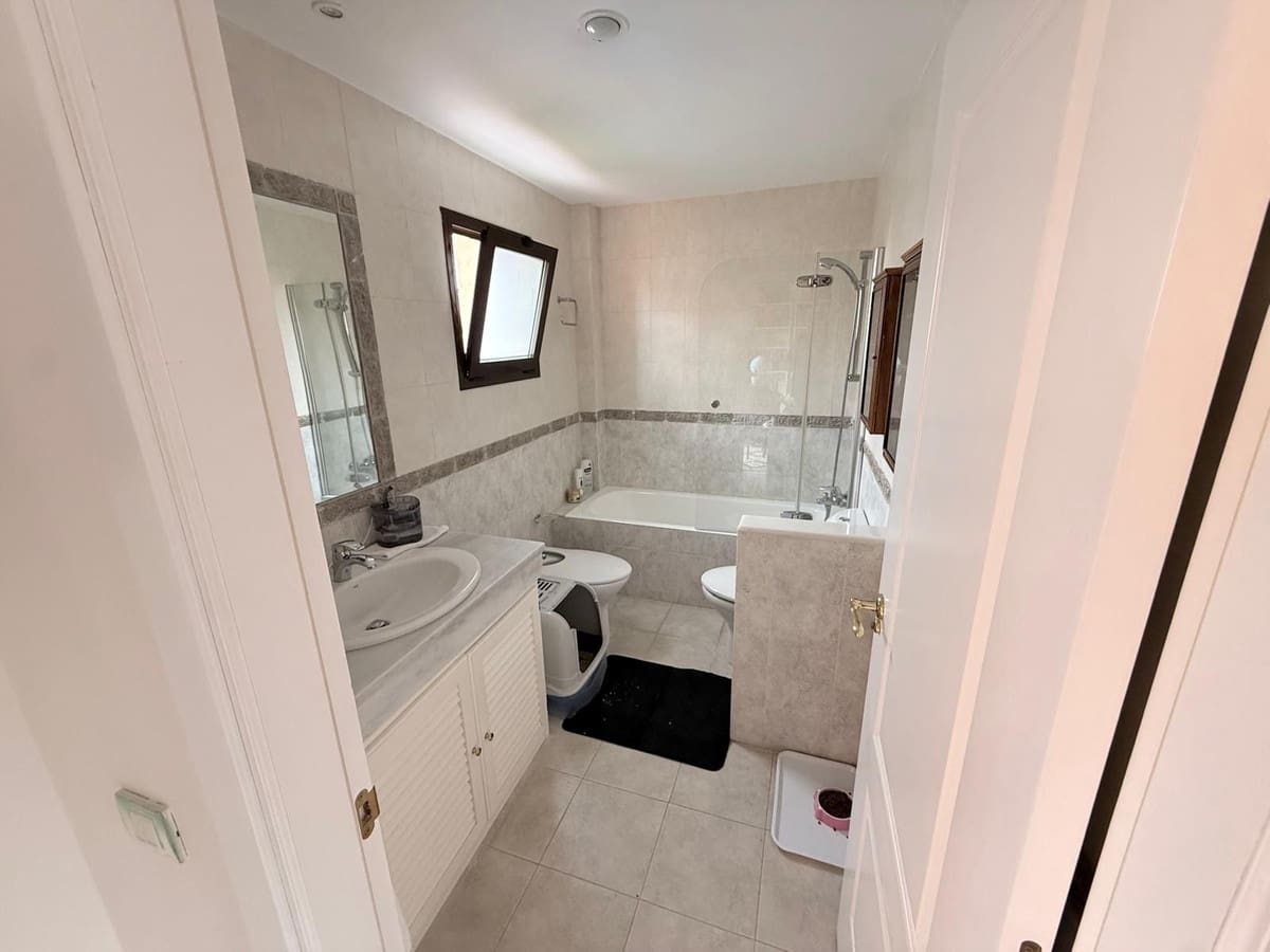 Apartamento de 4 habitaciones en Estepona en venta con piscina - 893.000 € (Ref: 9783291)