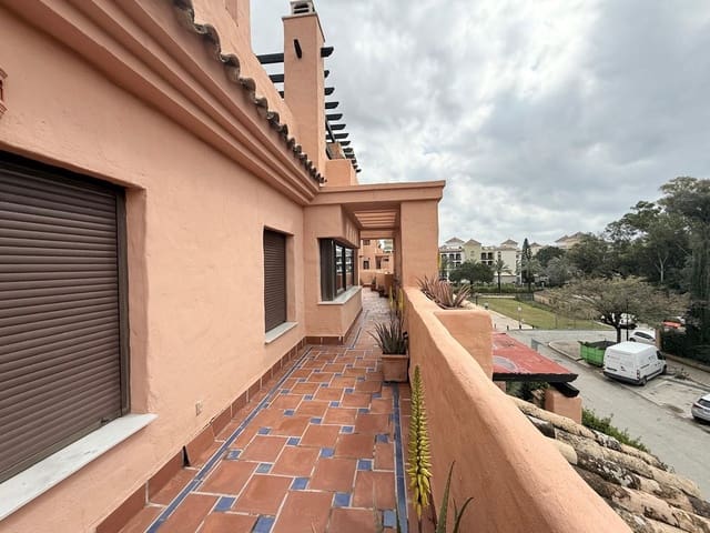 Apartamento de 4 habitaciones en Parque Central, Estepona en venta con piscina - 893.000 € (Ref: 9783291)
