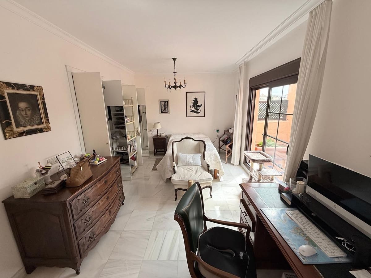 Apartamento de 4 habitaciones en Estepona en venta con piscina - 893.000 € (Ref: 9783291)