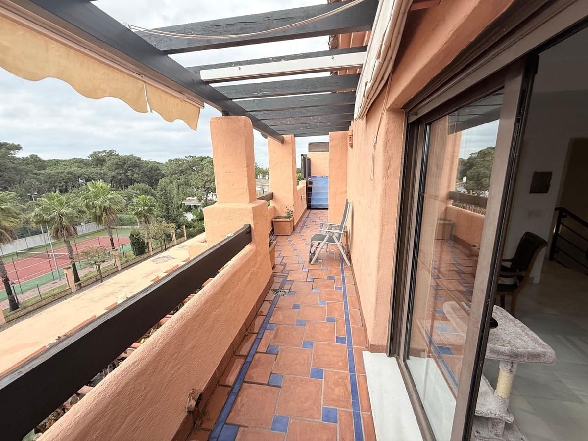 Apartamento de 4 habitaciones en Estepona en venta con piscina - 893.000 € (Ref: 9783291)