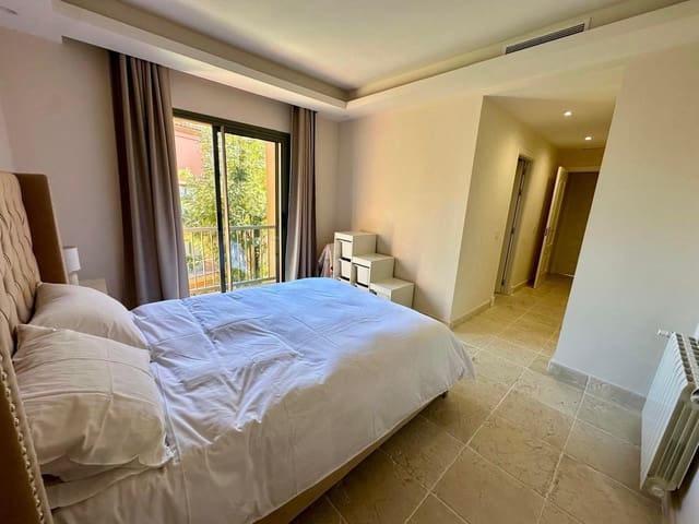Apartamento de 3 habitaciones en Los Flamingos, Benahavís en venta con piscina - 895.000 € (Ref: 9783293)
