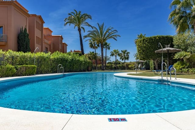 Apartamento de 3 habitaciones en Los Flamingos, Benahavís en venta con piscina - 895.000 € (Ref: 9783293)