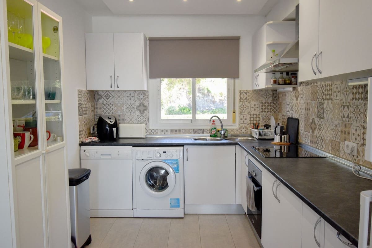 2 sovrum Lägenhet till salu i Miraflores med pool - 375 000 € (Ref: 9783295)