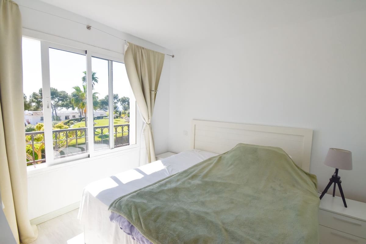 2 sovrum Lägenhet till salu i Miraflores med pool - 375 000 € (Ref: 9783295)