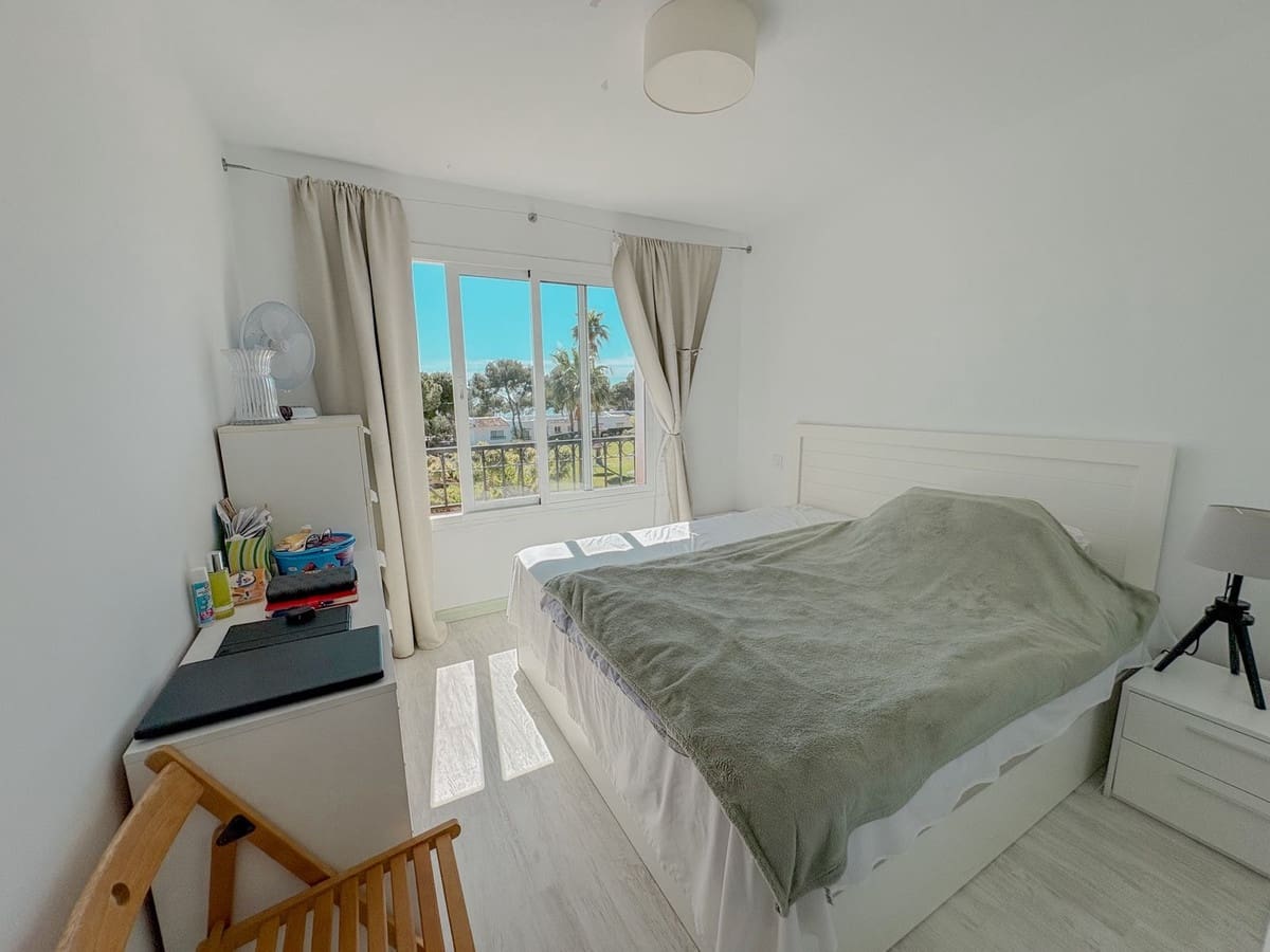 2 sovrum Lägenhet till salu i Miraflores med pool - 375 000 € (Ref: 9783295)