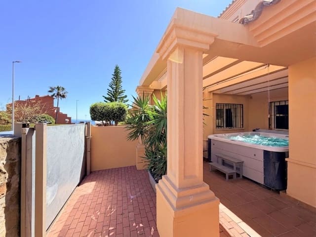 Casa de 3 habitaciones en Parque Central, Estepona en venta con piscina - 550.000 € (Ref: 9783297)