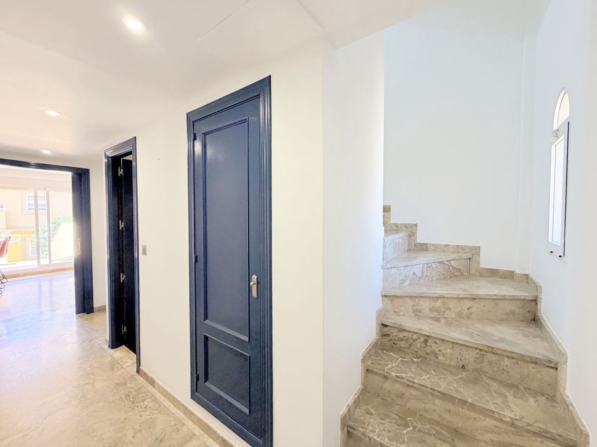 Casa de 3 habitaciones en Estepona en venta con piscina - 550.000 € (Ref: 9783297)