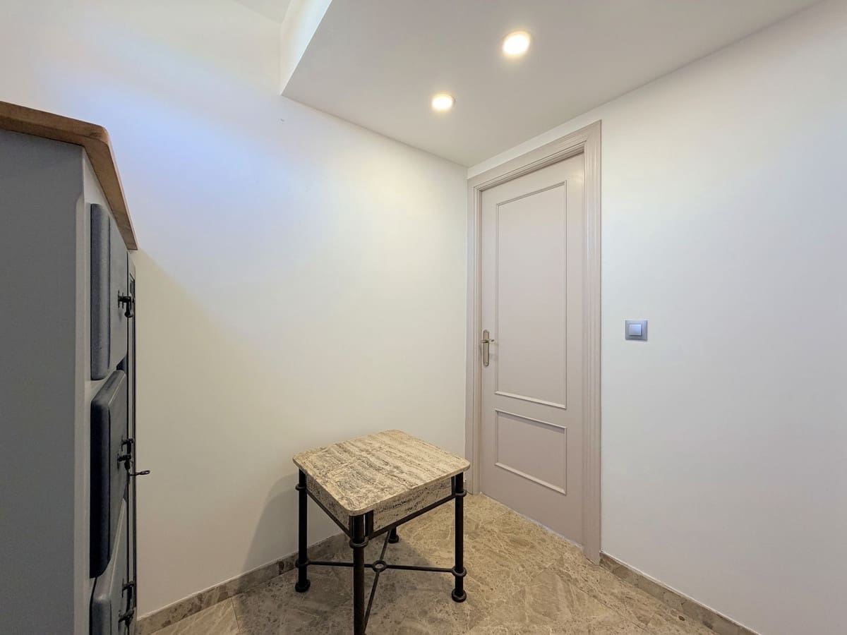 Casa de 3 habitaciones en Estepona en venta con piscina - 550.000 € (Ref: 9783297)