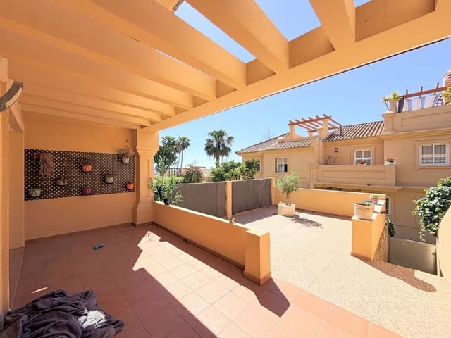 Casa de 3 habitaciones en Parque Central, Estepona en venta con piscina - 550.000 € (Ref: 9783297)