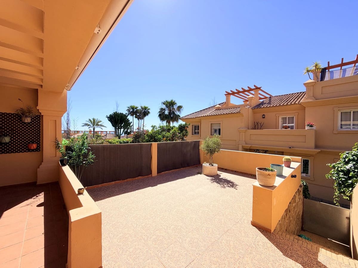 Casa de 3 habitaciones en Estepona en venta con piscina - 550.000 € (Ref: 9783297)