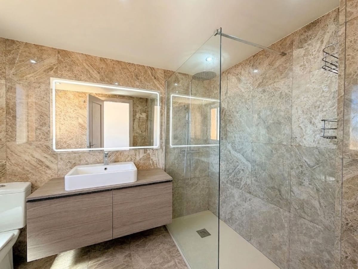 Casa de 3 habitaciones en Estepona en venta con piscina - 550.000 € (Ref: 9783297)