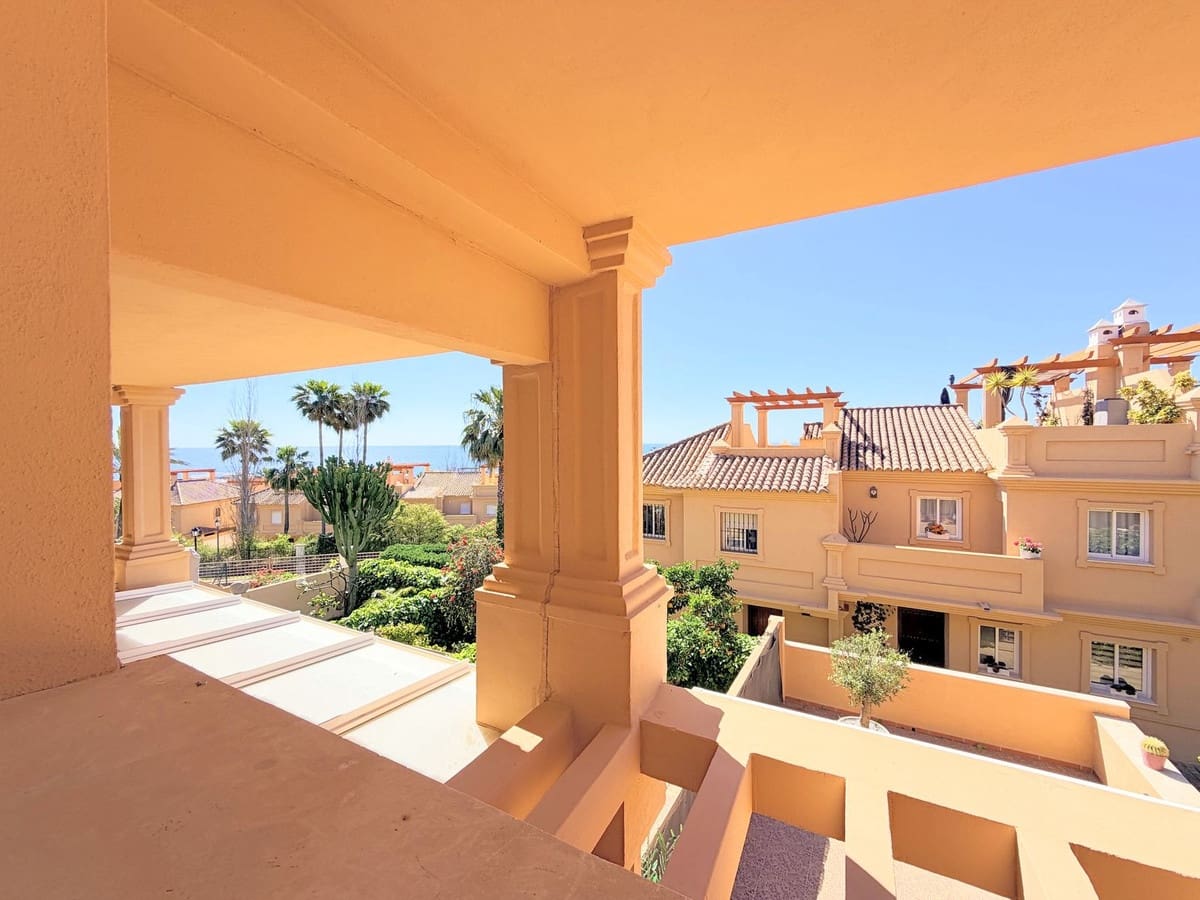 Casa de 3 habitaciones en Estepona en venta con piscina - 550.000 € (Ref: 9783297)