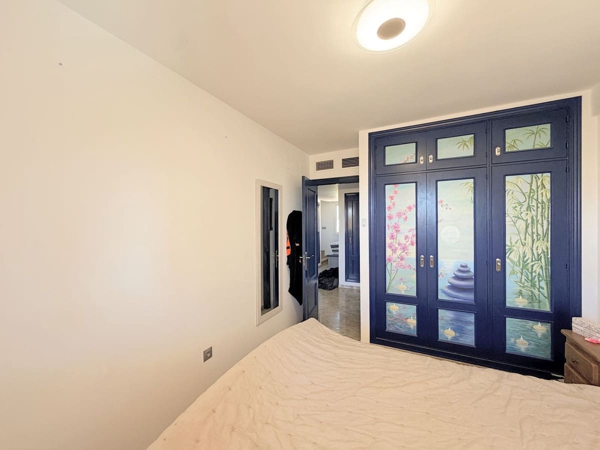 Casa de 3 habitaciones en Estepona en venta con piscina - 550.000 € (Ref: 9783297)