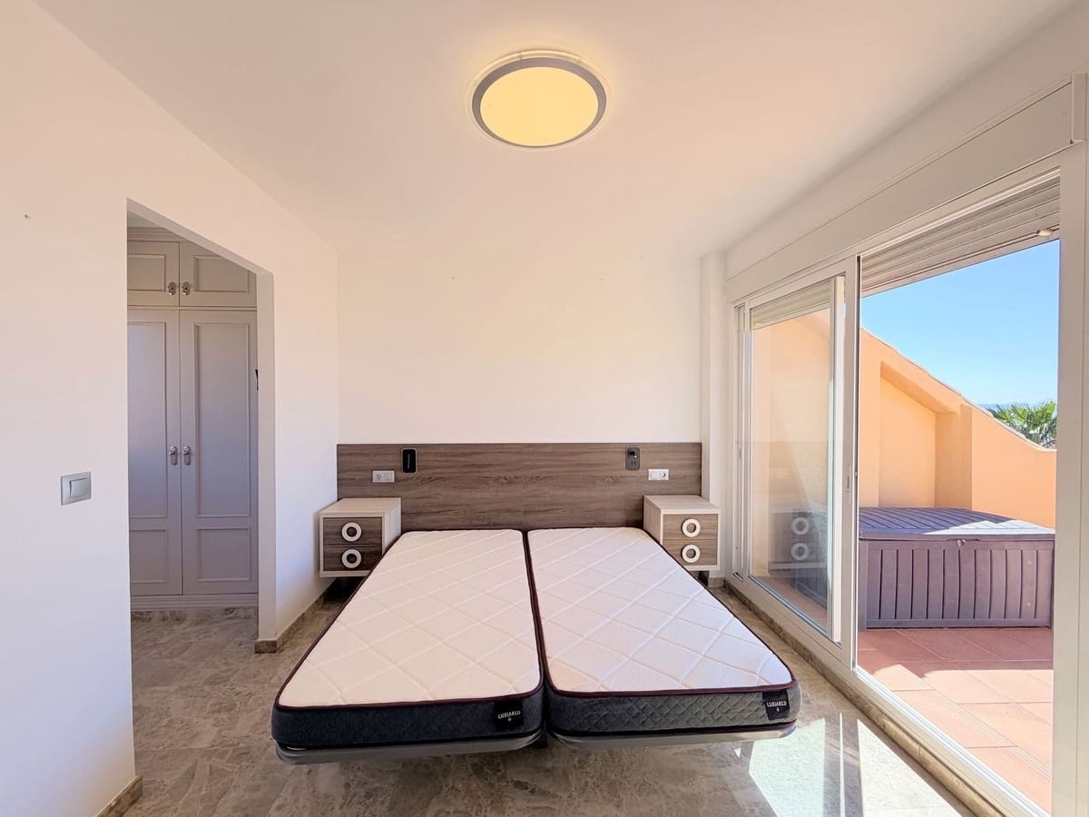 Casa de 3 habitaciones en Estepona en venta con piscina - 550.000 € (Ref: 9783297)