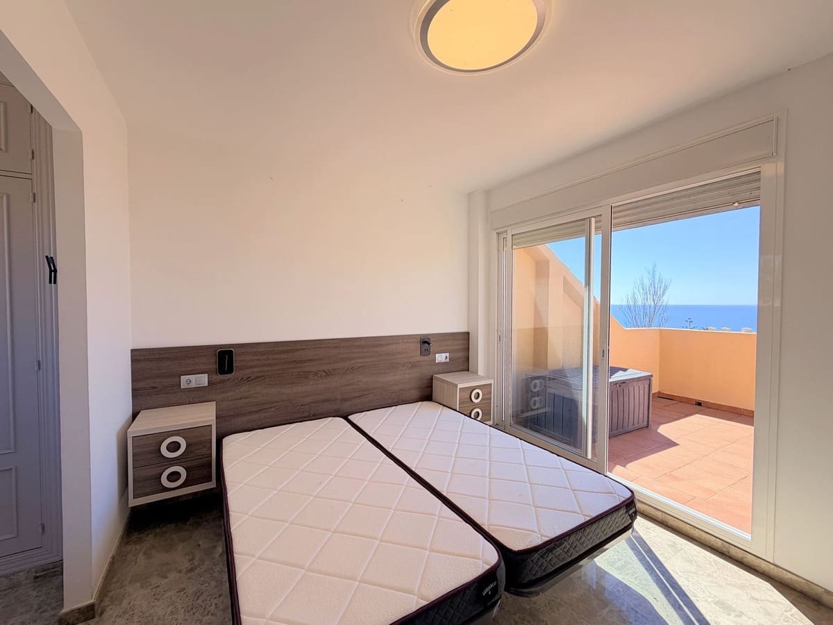 Casa de 3 habitaciones en Estepona en venta con piscina - 550.000 € (Ref: 9783297)