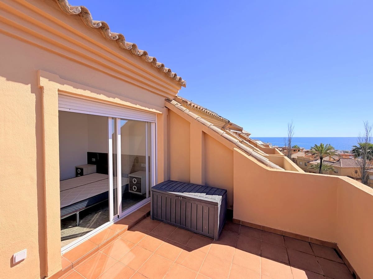 Casa de 3 habitaciones en Estepona en venta con piscina - 550.000 € (Ref: 9783297)