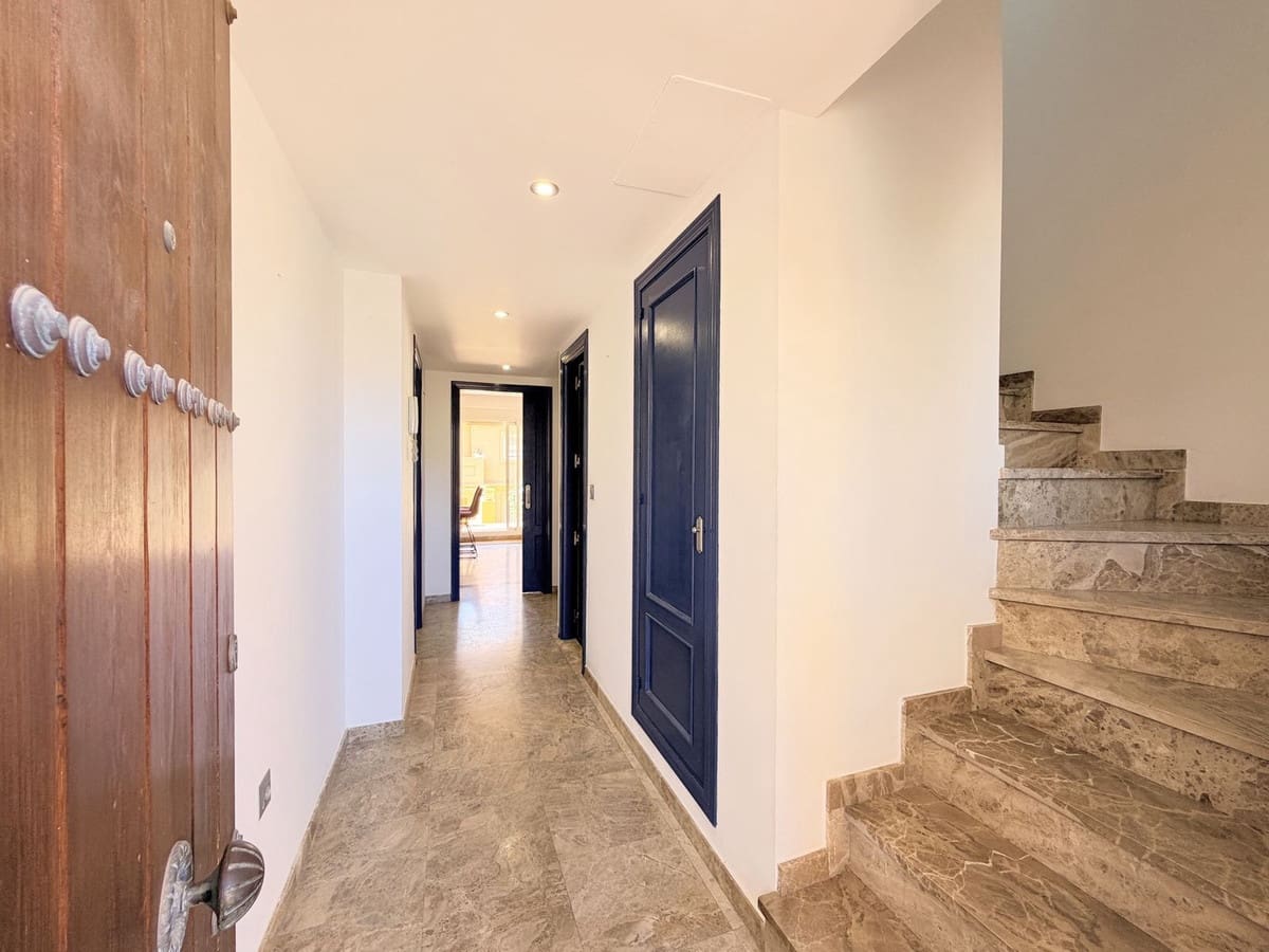 Casa de 3 habitaciones en Estepona en venta con piscina - 550.000 € (Ref: 9783297)