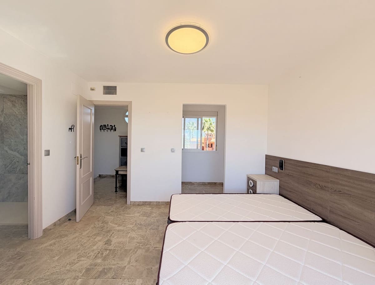 Casa de 3 habitaciones en Estepona en venta con piscina - 550.000 € (Ref: 9783297)