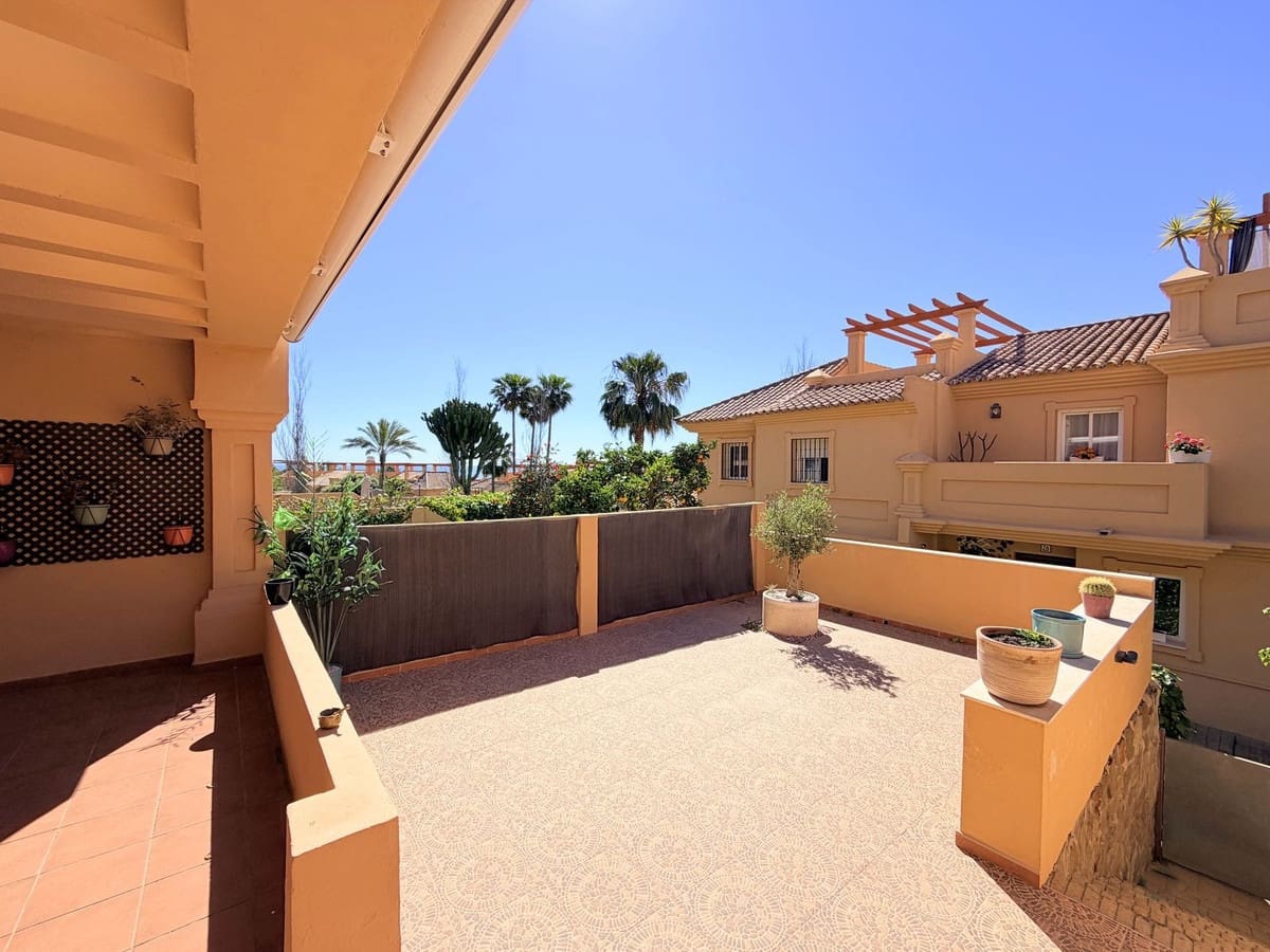 Casa de 3 habitaciones en Estepona en venta con piscina - 550.000 € (Ref: 9783297)