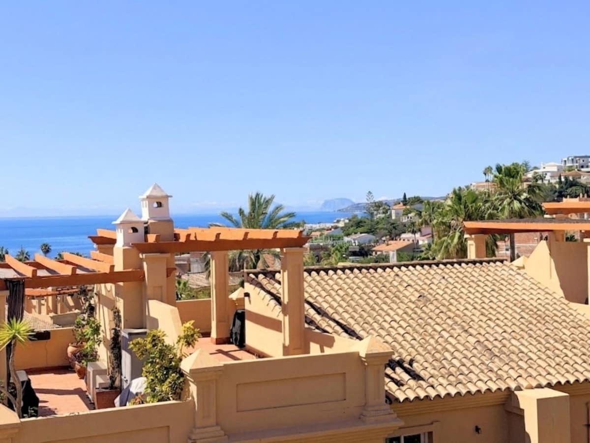 Casa de 3 habitaciones en Estepona en venta con piscina - 550.000 € (Ref: 9783297)