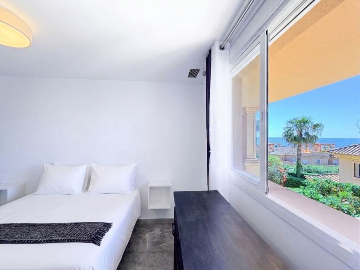 Casa de 3 habitaciones en Estepona en venta con piscina - 550.000 € (Ref: 9783297)