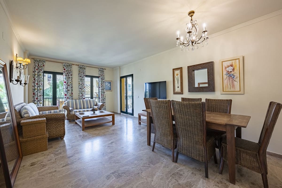 3 quarto Apartamento para venda em San Pedro de Alcantara com piscina - 599 000 € (Ref: 9783298)