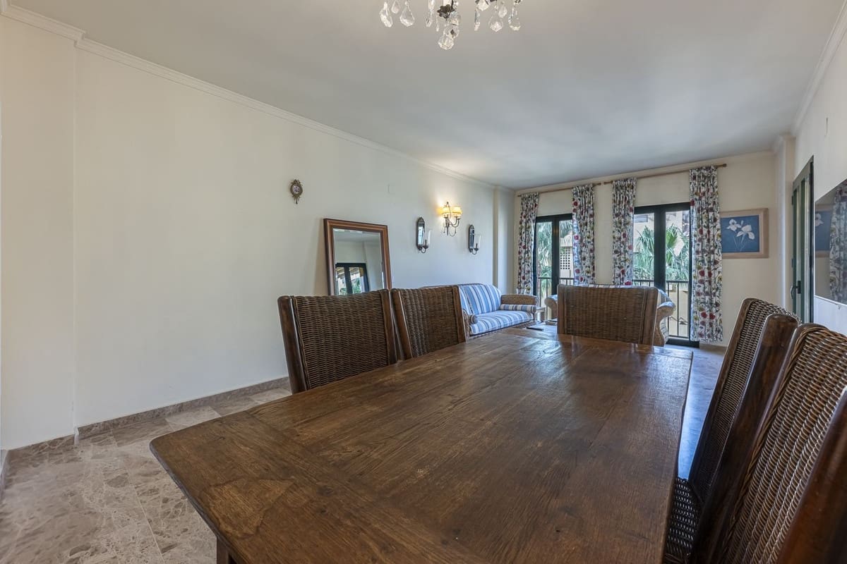 3 quarto Apartamento para venda em San Pedro de Alcantara com piscina - 599 000 € (Ref: 9783298)