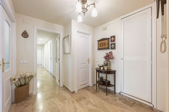 3 makuuhuone Huoneisto myytävänä paikassa San Pedro de Alcántara Pueblo, Marbella mukana uima-altaan - 599 000 € (Ref: 9783298)