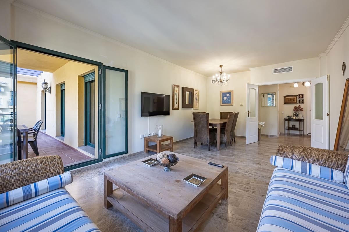 3 quarto Apartamento para venda em San Pedro de Alcantara com piscina - 599 000 € (Ref: 9783298)