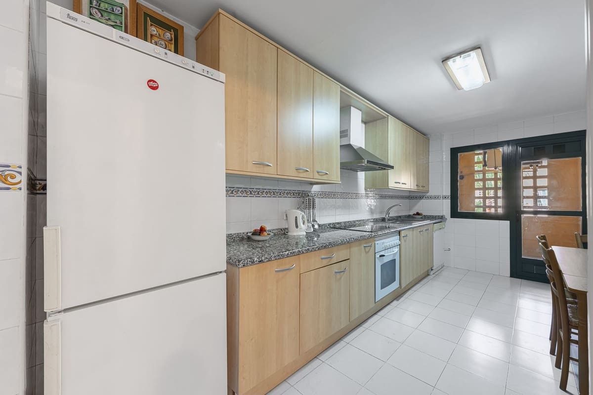 3 quarto Apartamento para venda em San Pedro de Alcantara com piscina - 599 000 € (Ref: 9783298)