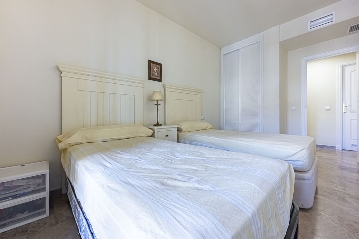 3 quarto Apartamento para venda em San Pedro de Alcantara com piscina - 599 000 € (Ref: 9783298)