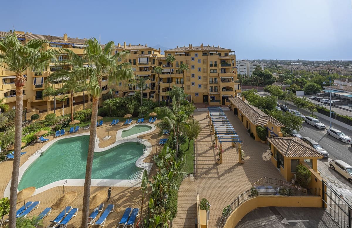 3 quarto Apartamento para venda em San Pedro de Alcantara com piscina - 599 000 € (Ref: 9783298)