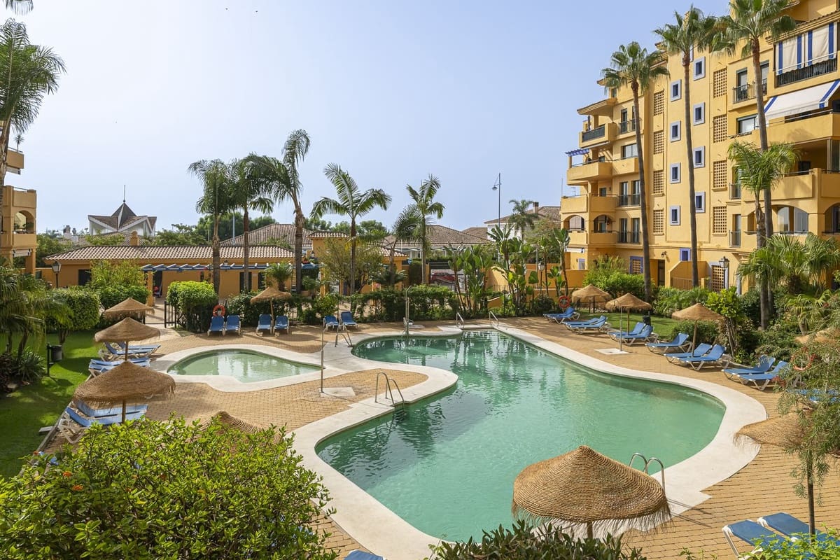 3 quarto Apartamento para venda em San Pedro de Alcantara com piscina - 599 000 € (Ref: 9783298)