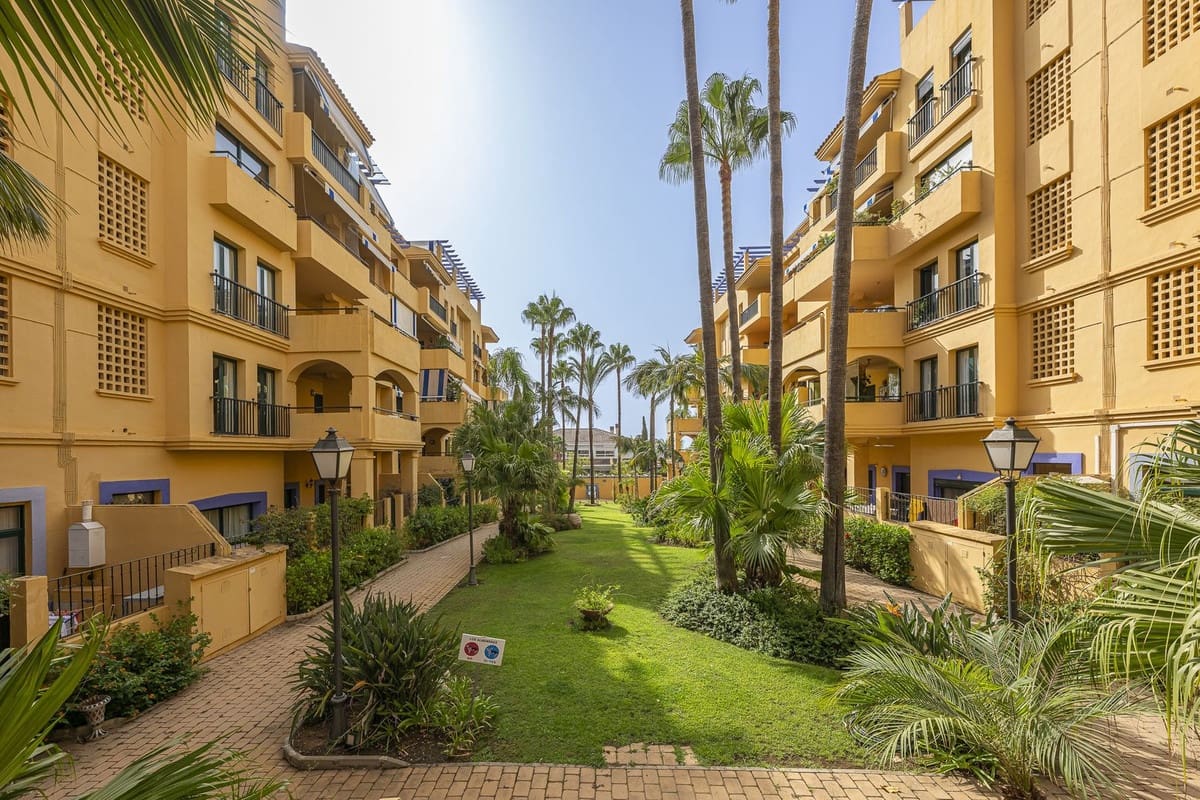 3 quarto Apartamento para venda em San Pedro de Alcantara com piscina - 599 000 € (Ref: 9783298)