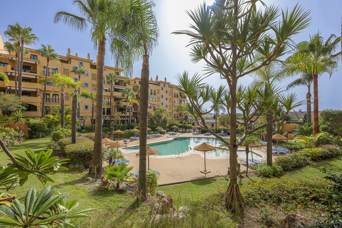 3 quarto Apartamento para venda em San Pedro de Alcantara com piscina - 599 000 € (Ref: 9783298)