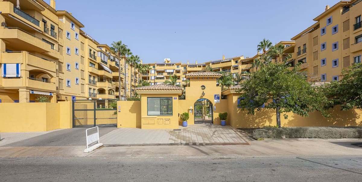 3 quarto Apartamento para venda em San Pedro de Alcantara com piscina - 599 000 € (Ref: 9783298)